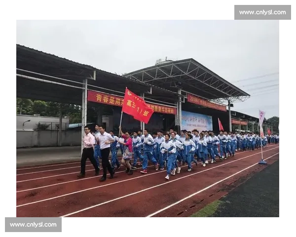 泳坛新星崛起掀起浪潮引领青年力量奋勇向前